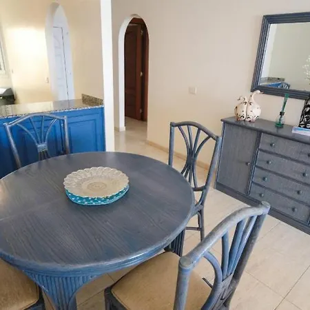 Casa De Salamo Tres - Great 2 Bedroom Family - Similar Units Available For Larger Groups * Puerto del Carmen (Lanzarote)