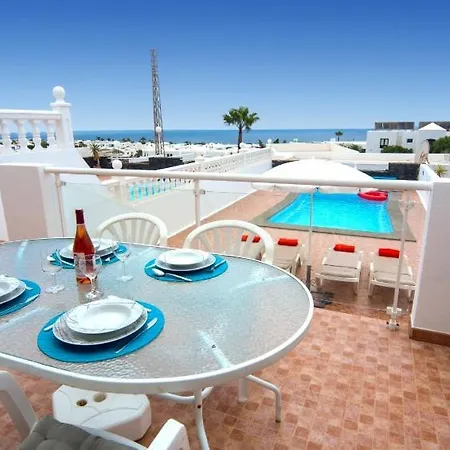 Casa De Salamo Tres - Great 2 Bedroom Family - Similar Units Available For Larger Groups Villa Puerto del Carmen (Lanzarote)